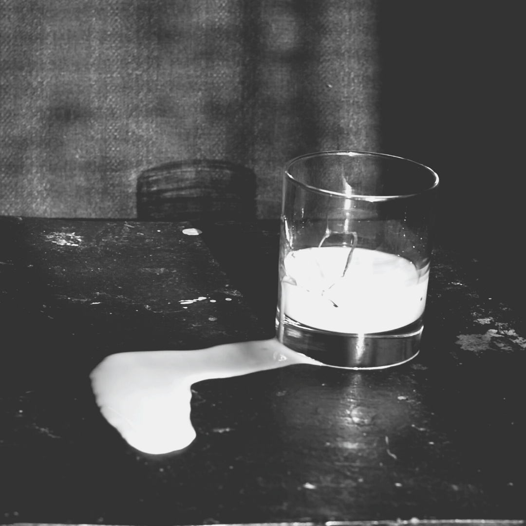 Easily clean up candle spills and wax off every surface, like vinyl, wood, marble, granite